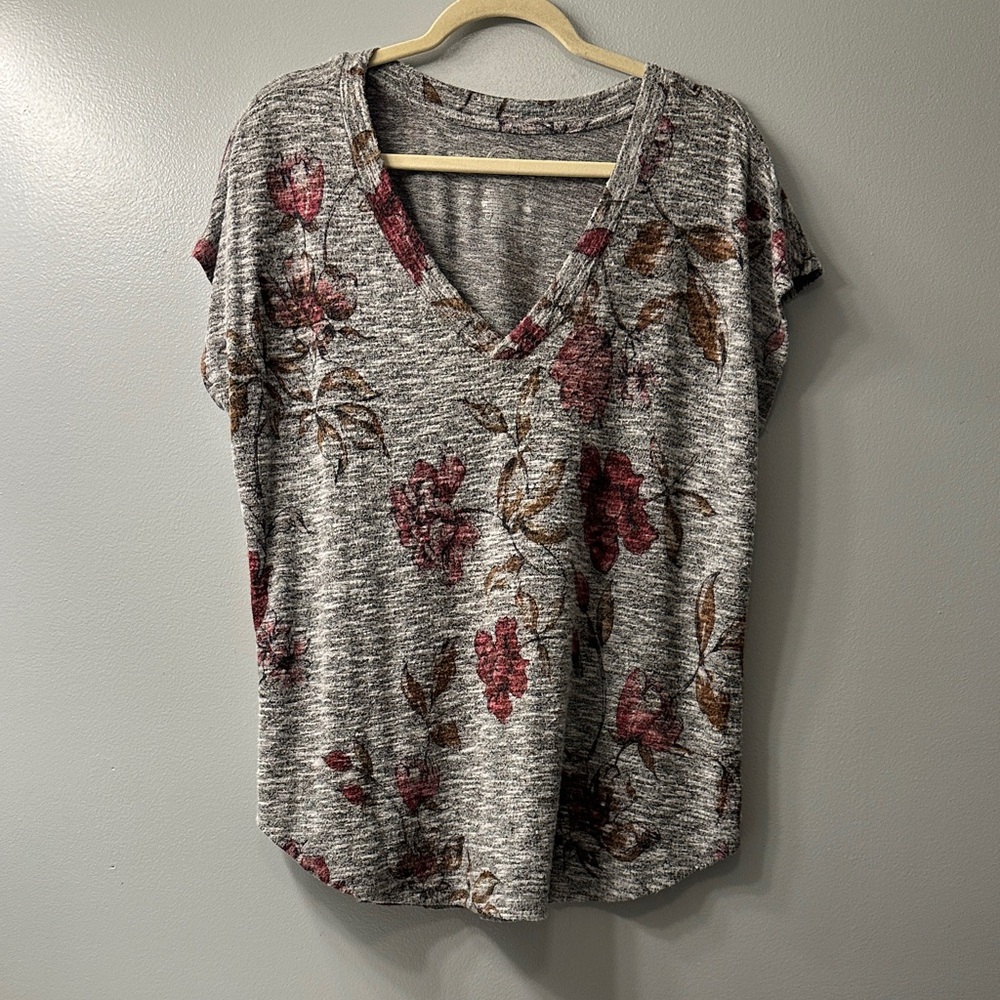 Maurices Gray Floral V-Neck Tee